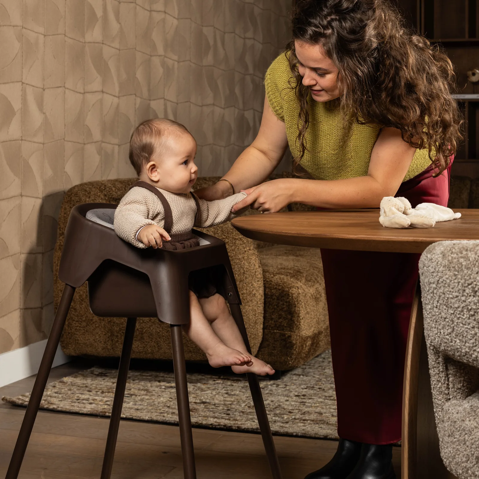 Stoohl kinderstoel Chocolate – baby aan tafel
