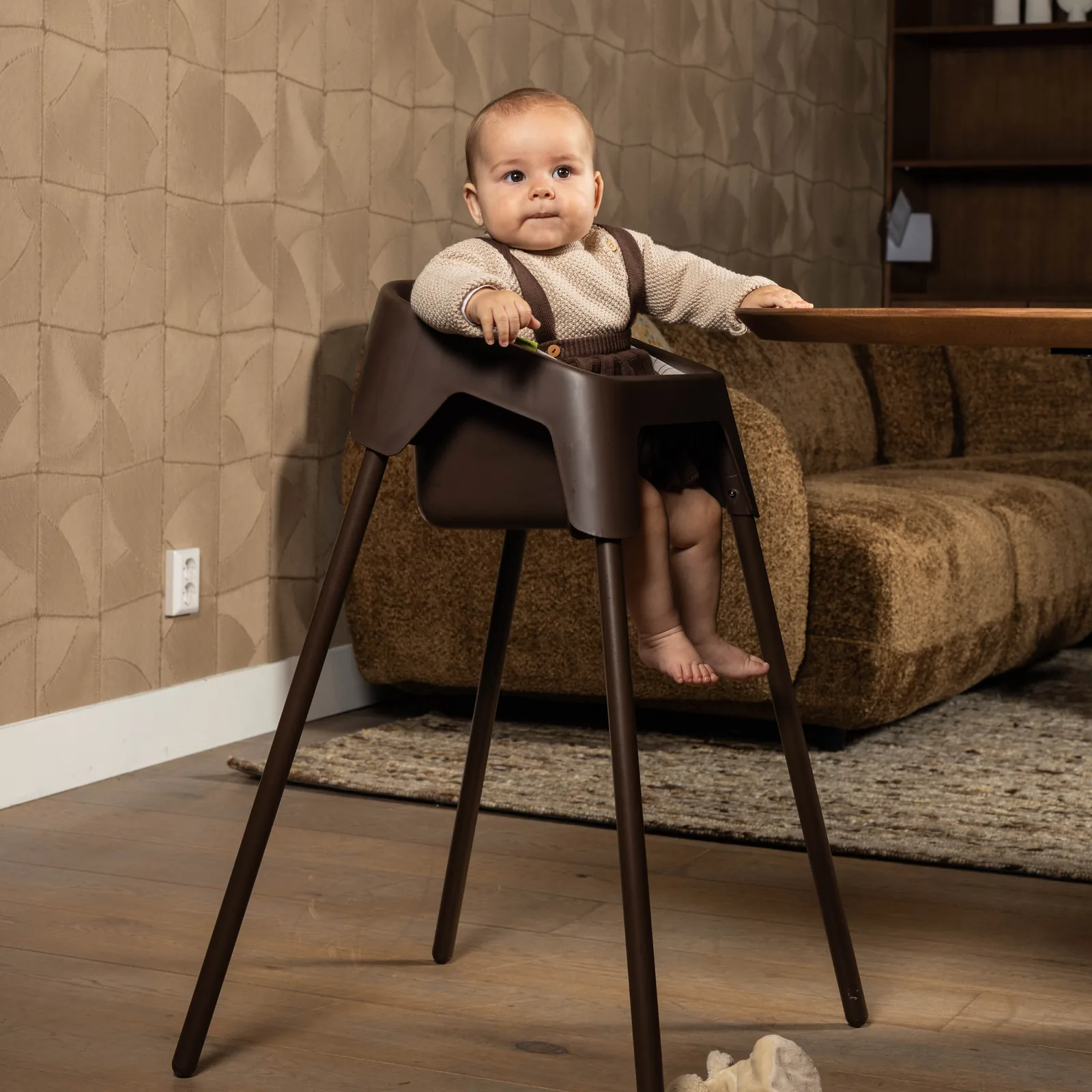 Stoohl kinderstoel Chocolate in de woonkamer