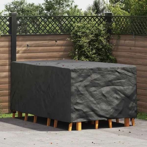 Meubelhoes zwart op het terras