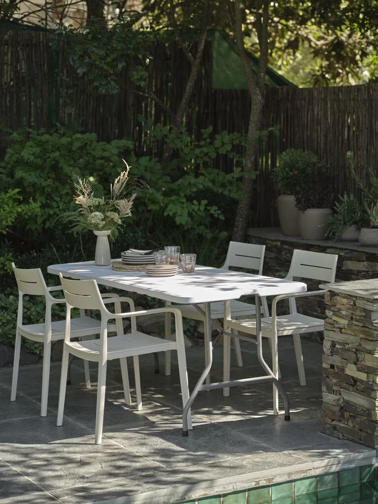 KULESKOG klaptafel in de tuin