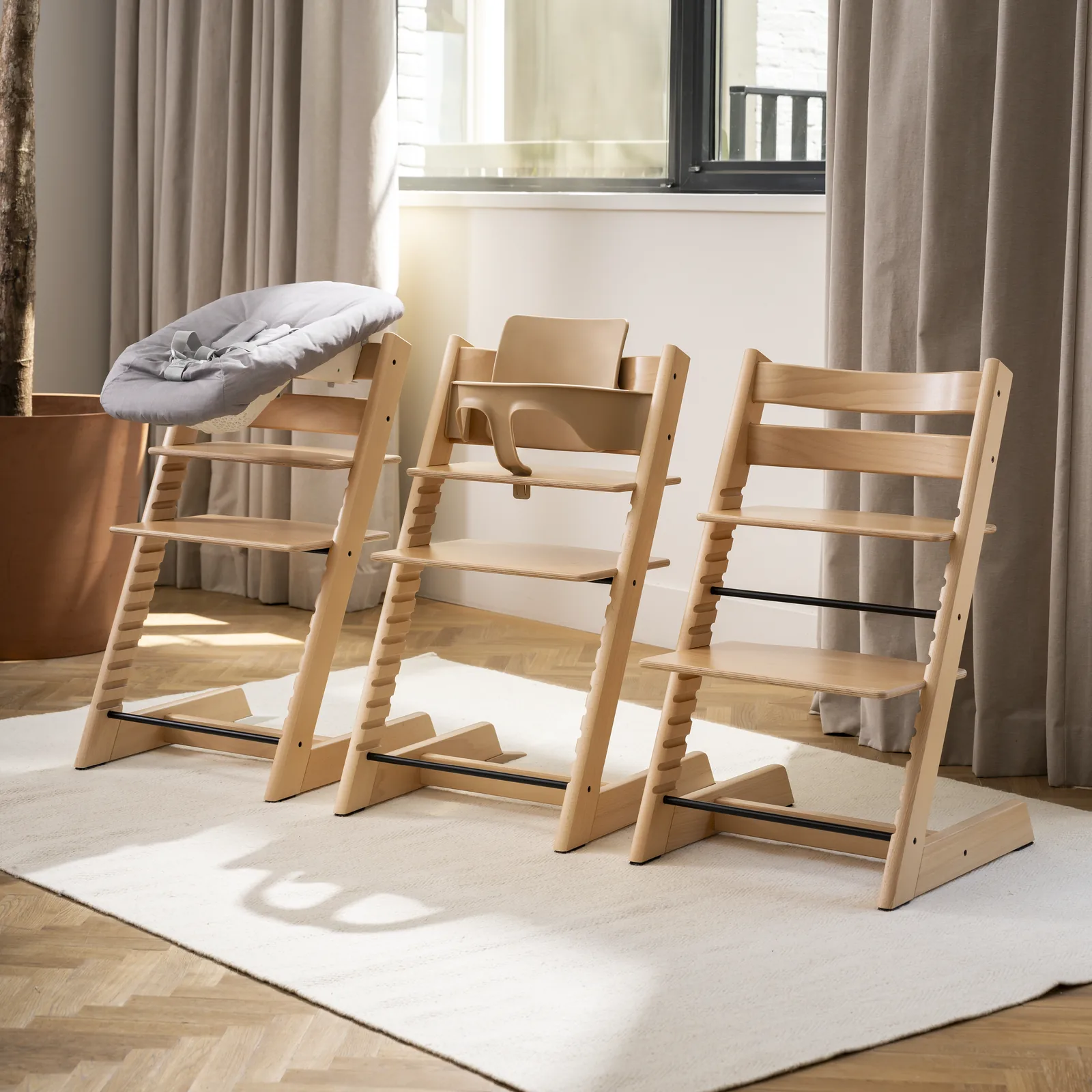 Stokke Tripp Trapp naturel – meegroeiende stoel in de woonkamer